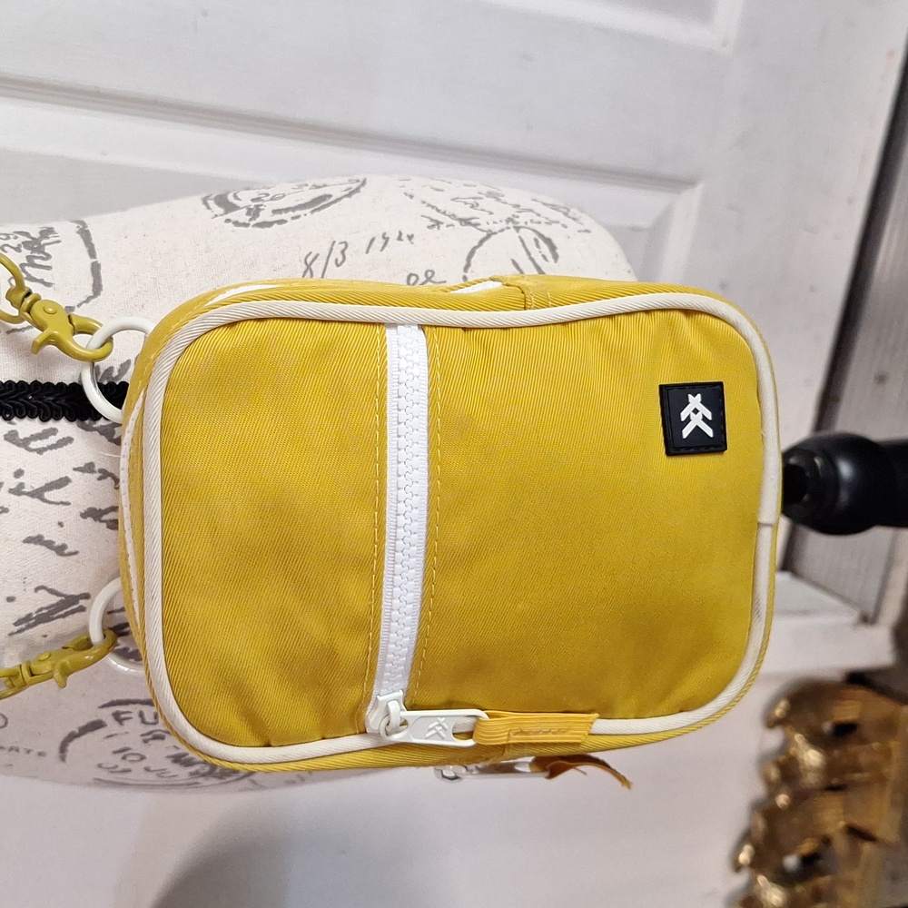 Thread Crossbody Bag - Picture 2 of 13